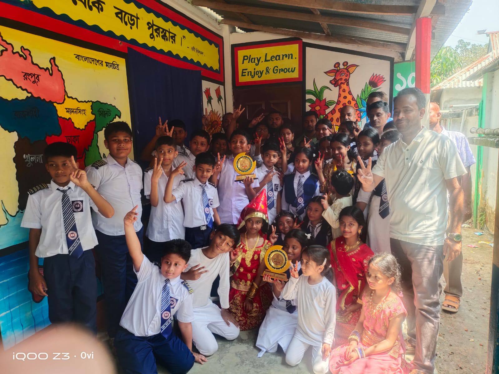 মহান স্বাধীনতা দিবস-২০২৬ উদযাপন উপলক্ষে আয়োজিত #কুচকাওয়াজ ও #শারীরিক_কসরত প্রদর্শনীতে ভালুকায় অবস্থিত সকল প্রাথমিক পর্যায়ের বিদ্যালয়সমূহের মধ্যে জাহিদ মডেল স্কুল উভয় গ্রুপে #প্রথম_স্থান তথা #চ্যাম্পিয়ন হওয়ার গৌরব  অর্জন করে।